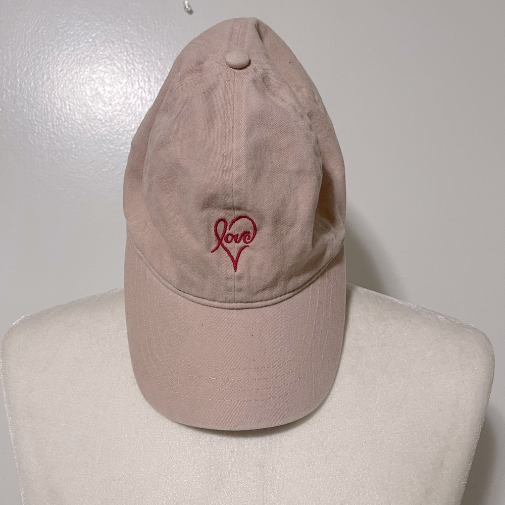 David & young light peach color cap